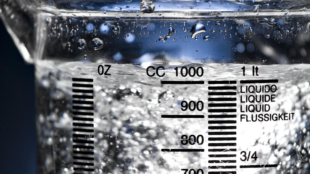 Was kostet eigentlich 1 Liter Wasser? 14 Cent, 4 Cent oder 0,4 Cent?
